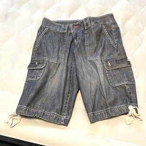 A pair of Tommy Hilfiger shorts really nice condition